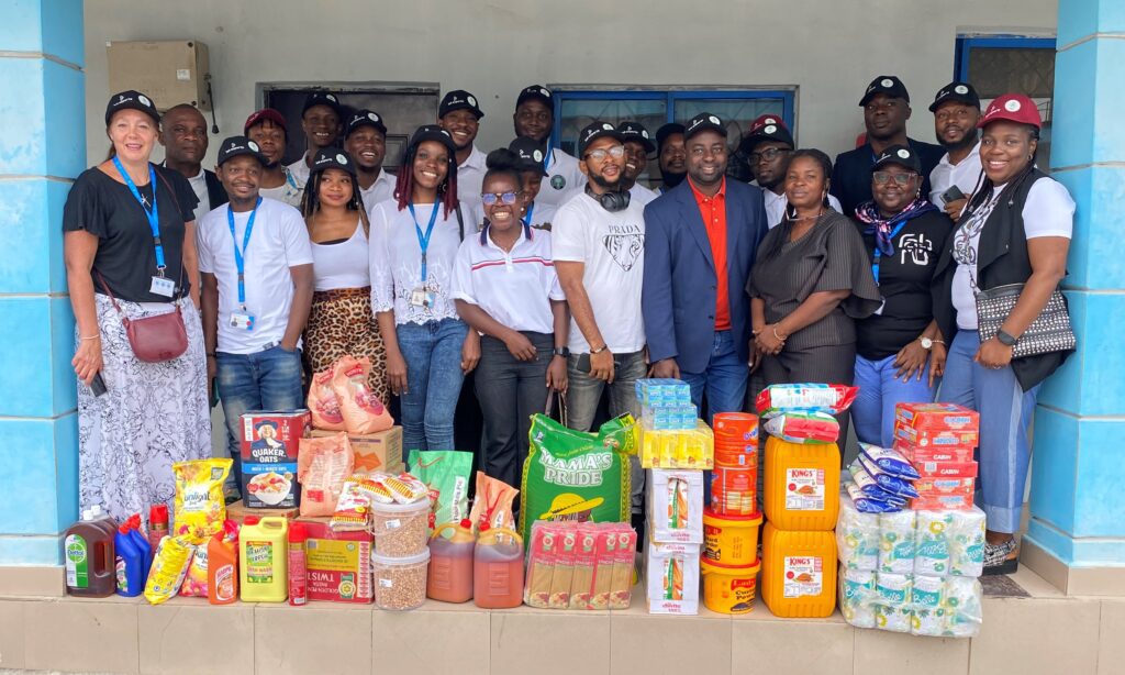Tek Experts Nigeria volunteers donate household supplies to a local elderly living facility.